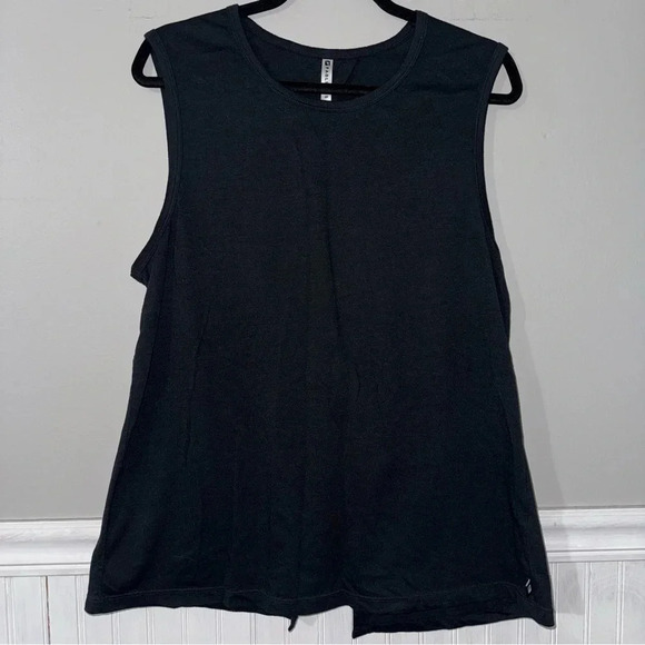 Fabletics Top Women’s XXL Active Tank Black Sleeveless Open Back fits like Large - Picture 1 of 6